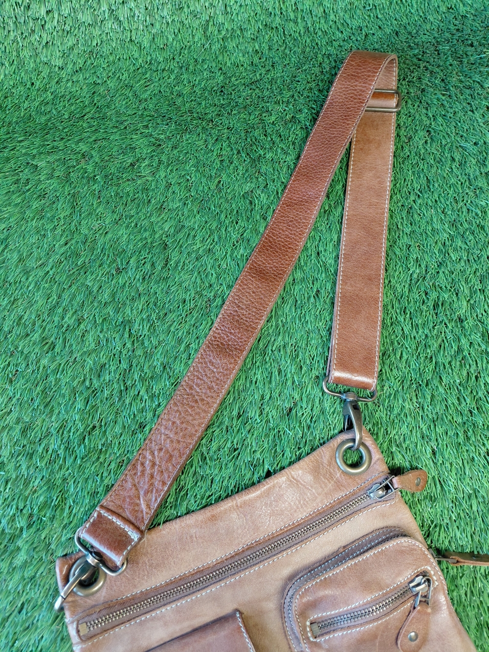 Roots Brown Leather Villager Tribe Crossbody Bag Satchel Brown Made In Canadá - Picture 12 of 15